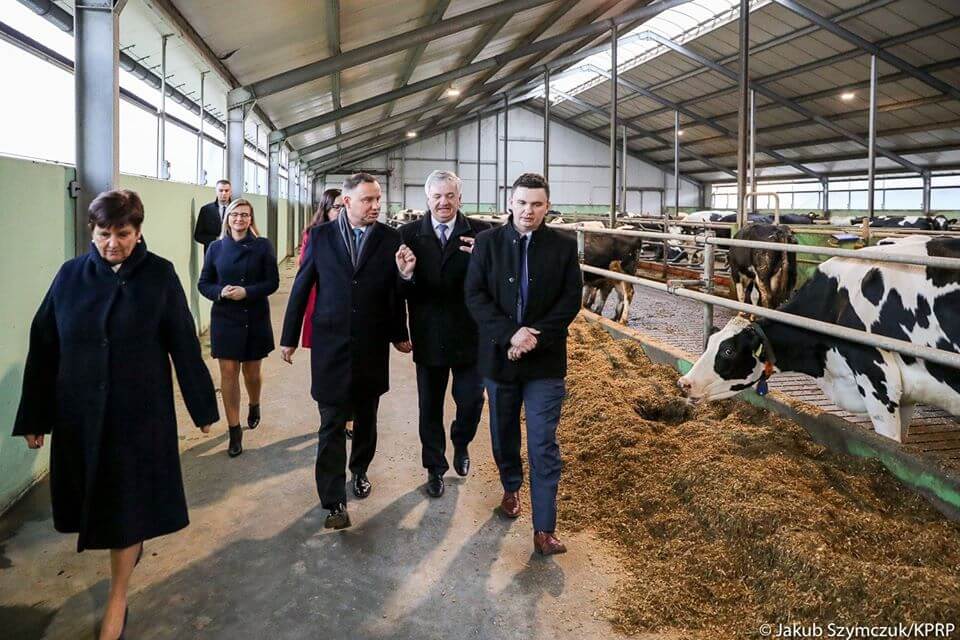 agrolajt.pl - Andrzej Duda pojawił się na wsi. To znak, że wybory TUŻ TUŻ! 